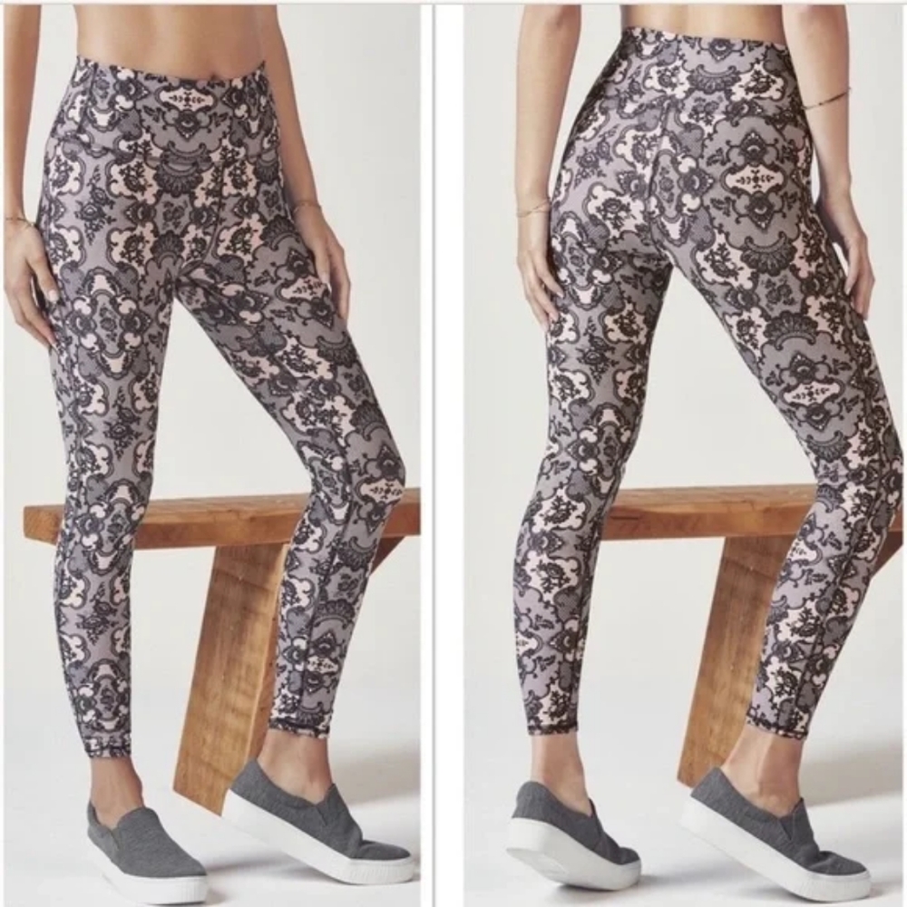 Fabletics Lisette High Waisted 7/8 Capri Leggings